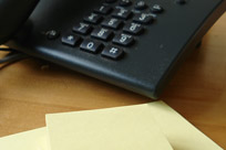 Telefon und Zettel